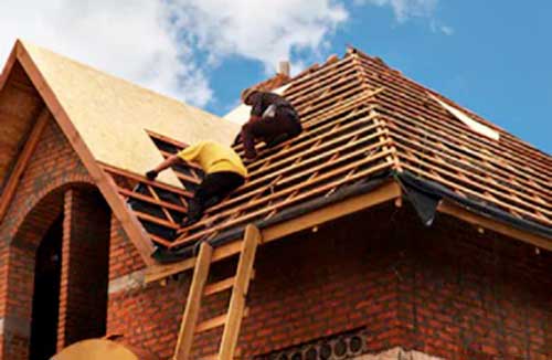 How to Tell Whether You Need Roofing Repair or Replacement