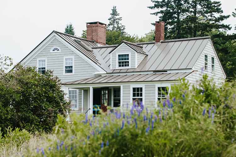 Pros and Cons of Metal Roofing in Alabama